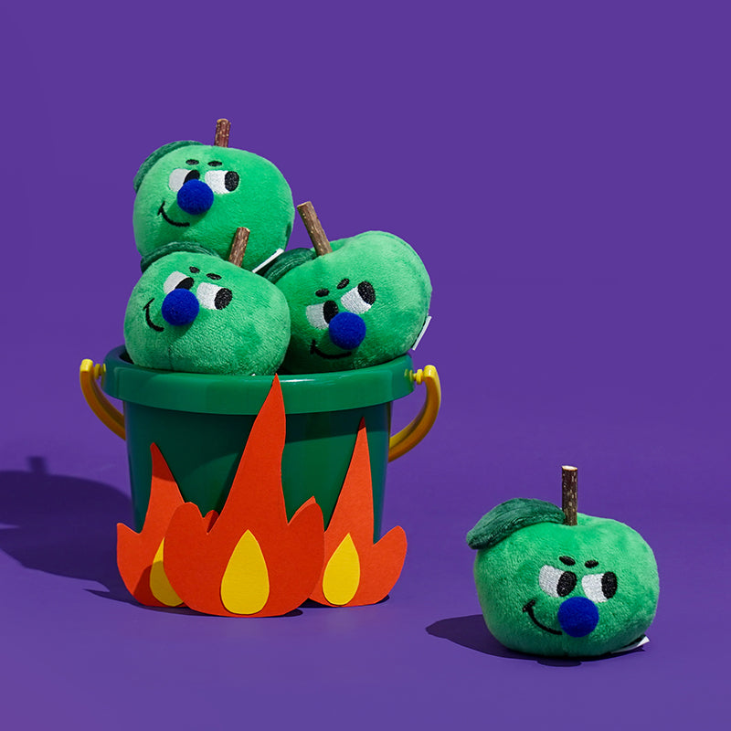 Interactive cat toy shaped like green apple with matatabi stick 
