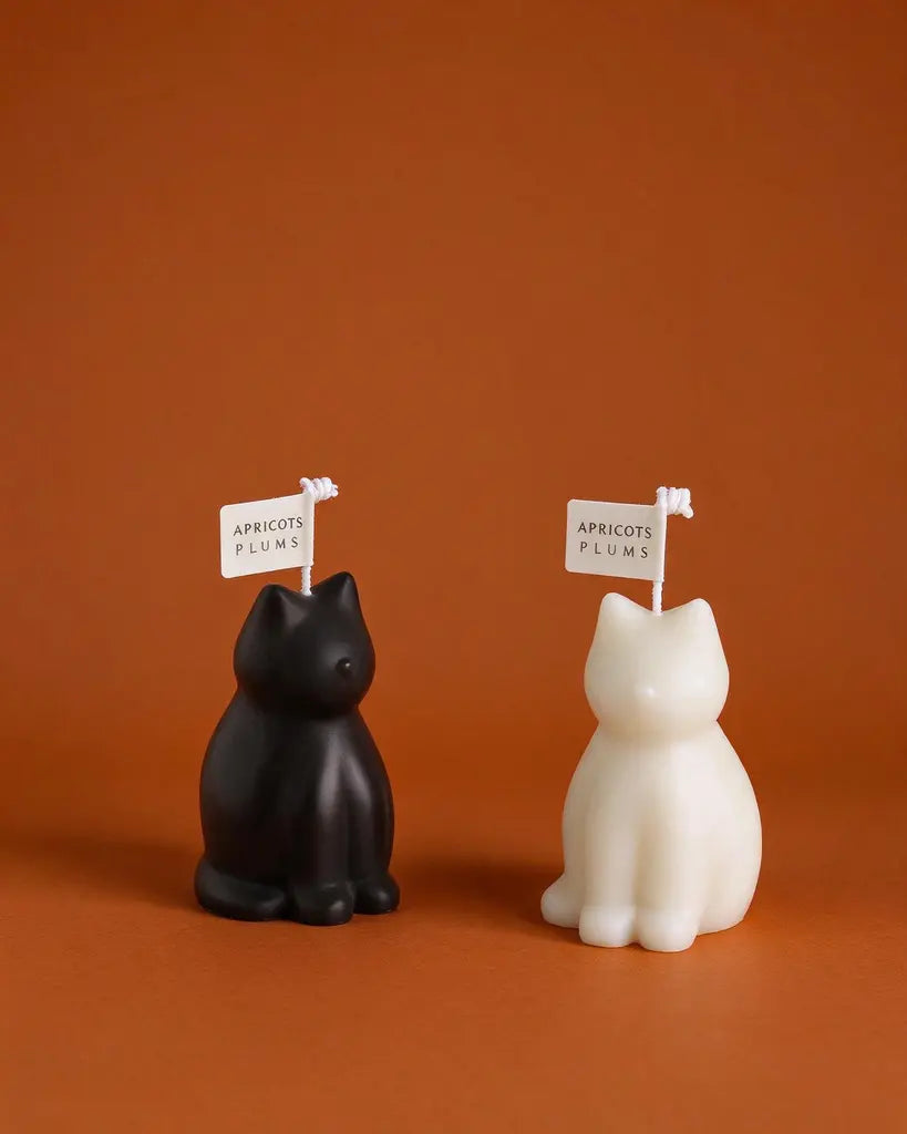 Cute black and ivory cat-shaped aromatherapy candles made with natural plant wax, decorative scented candles for bedroom decor and cat lover gifts