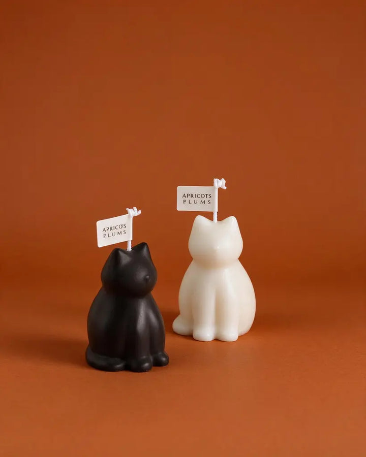 Cute black and ivory cat-shaped aromatherapy candles made with natural plant wax, decorative scented candles for bedroom decor and cat lover gifts