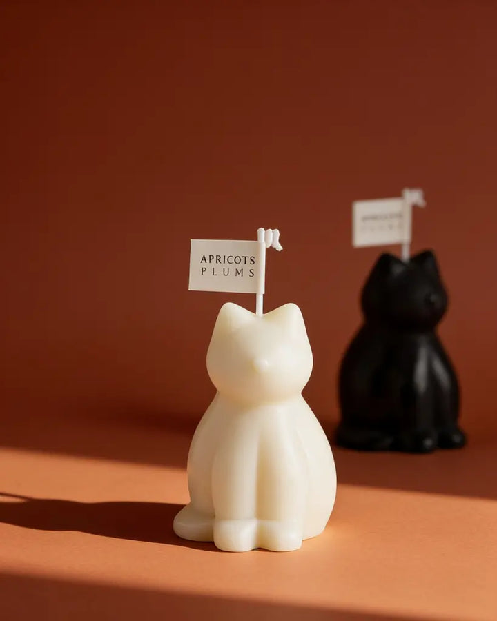 Cute black and ivory cat-shaped aromatherapy candles made with natural plant wax, decorative scented candles for bedroom decor and cat lover gifts
