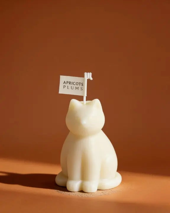 Cute ivory cat-shaped aromatherapy candle made with natural plant wax, decorative scented candle for bedroom decor and cat lover gifts