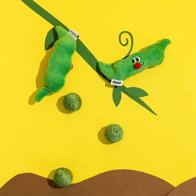 Fun and engaging pea pod toy for cats of all ages