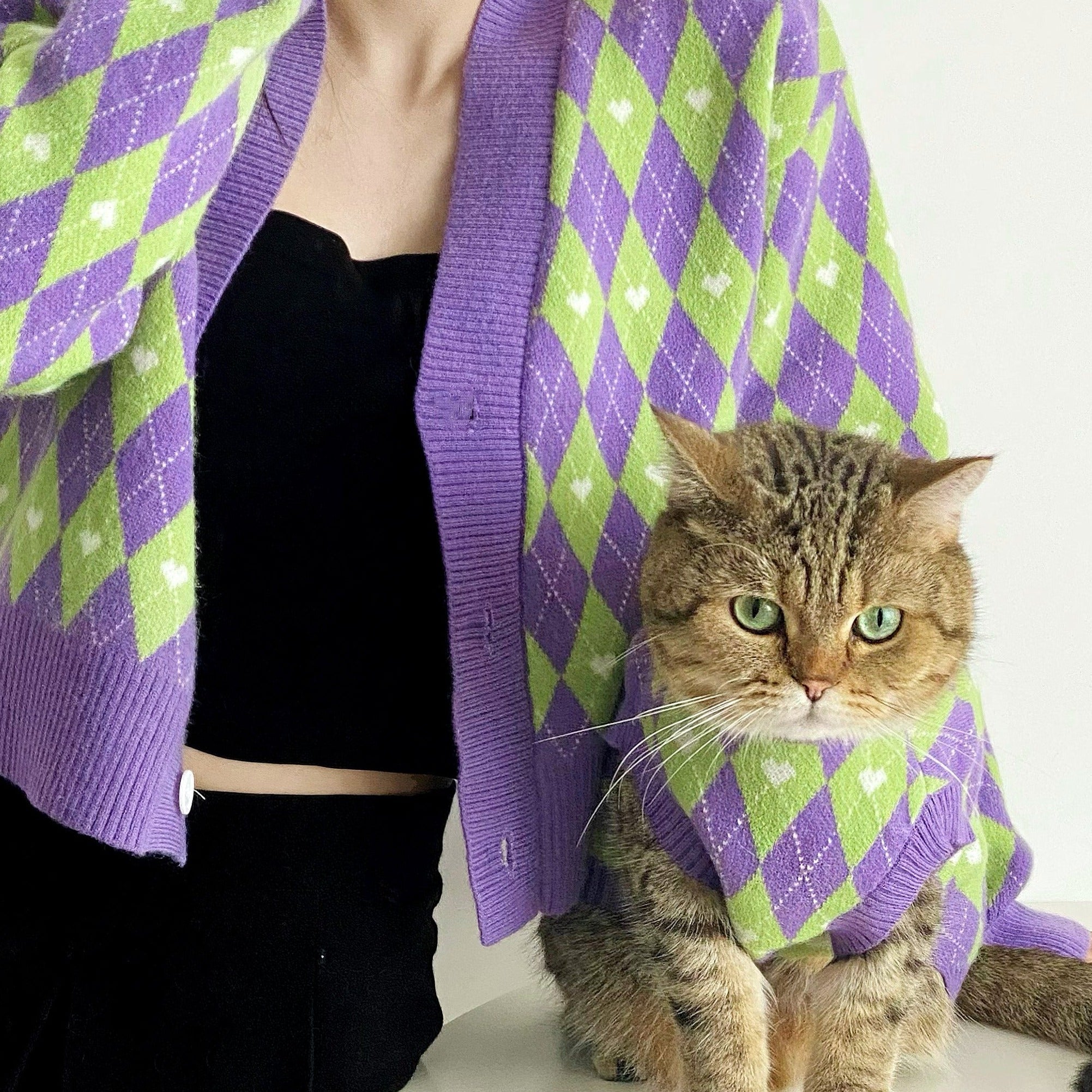 Cat and store human matching outfits