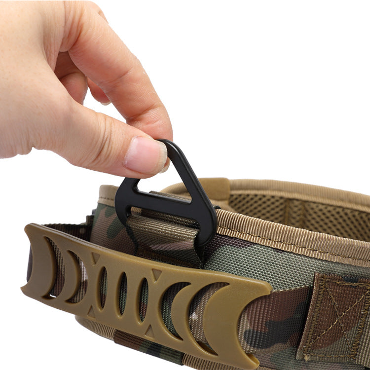 outdoor dog walking collar in camouflage color pet collar detail